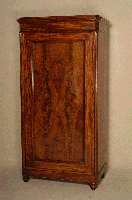 EintÜriger Kleiderschrank, mitteldeutsch, um 1860/70, frÜhe GrÜnderzeit, Korpus Weichholz Ecken abgeflacht, mit aufgesetzen, doppelt gekehlten ...
