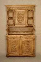 Buffetschrank, Belgien, um 1900, Eiche massiv, Holz im naturbelassenem Zustand, Oberteil mit vielfÄlltiger Schnitzerei, Rocaillen und Medaillon, ...