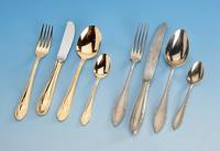 Besteck, Solingen, 70/80er Jahre, 24 ct. vergoldet, im Koffer, 70 Teile best. aus: 12 Menuegabeln, 12 Menuemesser, 12 MenuelÖffel, 12 ...