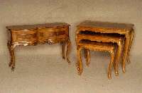 Tischset, deutsch, 70er/80er Jahre, Gestell Nußbaum massiv aus dem Vollholz geschnitzt, elegante LinienfÜhrung, Zarge 6-fach geschweift, ...
