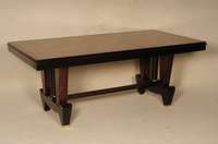 Großer ArtDeco-Konferenztisch, Frankreich/Paris, um 1935, ausziehbar, in Riopalisander furniert und teilweise ebonisiert, aufwendig gearbeiteter ...