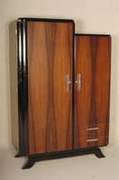 ArtDeco-Schrank, Frankreich, um 1920, getreppt, klassisch kubistischer Aufbau, zweitÜrig mit zwei Schubladen, Riopalisander in gespiegeltem Bild ...