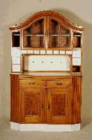 KÜchenschrank, sÜddeutsch, um 1920/24, ausgesuchtes Zierbelholz, Kernholz von hÖchster QualitÄt, eigenwilliger Entwurf, Seiten abgeplattet, ...
