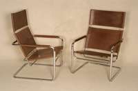 2 DesignerstÜhle, deutsch, wohl um 1965, Eisengestell gebogen, sogenanntes StahlrohrmÖbel, zusammengesetzt, erinnert an einen Entwurf von Marcel ...