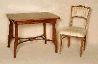 Salongruppe, sÜddeutsch, um 1900, Jugendstil , bestehend aus Tisch und zwei StÜhlen, Tisch Korpus Weichholz, Nußbaumfurnier, z.T. gespiegelt, ...