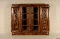 BÜcherschrank, deutsch, um 1910, Eiche massiv, Eichefurnier, 4-tÜrig, zwei MitteltÜren als Vitrinenteil gedacht, 8-fach verglast facettiert, ...