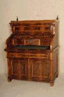 RollsekretÄr, deutsch, um 1870, Korpus Weichholz, Nußbaumfurnier gespiegelt, Oberteil mit Schublade, abklappbar, als Stehpult nutzbar, mit Rollo, ...