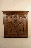 BÜckeburger Brautschrank, um 1780, Eiche massiv, TÜren auf Rahmen gearbeitet, kassettiert, Lisenen geschweift, Kopf 6-fach getreppt, FÜllungen ...