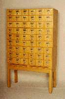 Sammlerschrank, deutsch, um 1960, fÜr Karteikarten, helles Eichefurnier, auf Preßplatte gearbeitet, 4-fach zerlegbar, Gebrauchsspuren, ...