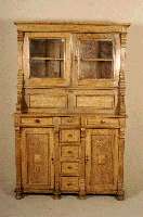 Aufsatzschrank, deutsch, um 1870, Eiche massiv, Unterteil mit 2 TÜren und 7 Schubladen, TÜren mit Flachschnitzereien, seitliche Lisenen gerieft, ...