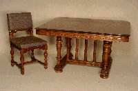 Tisch und 6 StÜhle, Belgien, um 1880, Nußbaum massiv, Untergestell mit reichen Drechselarbeiten, Tisch auf KugelfÜßen, ausziehbar, ...