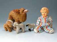 Celluloidpuppe, ungemarkt, England oder Fankreich, 40er Jahre, Charakter, Steifgelenke, Kurbelkopf, Nase min. rest., Kleidung 60er Jahre, ...