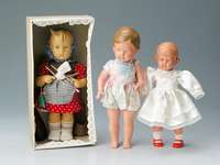 Konvolut 2 Puppen, SchildkrÖt, Erika und Inge, 40er/50er Jahre, teilrest., bei Inge Arme fehlend, Erika rest., H. ca. 29 u. 25 cm, bespielt, ...