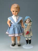 Porzellankopfpuppe, wohl KÄmmer & Reinhard, um 1890, Brustplattenkopf, braune Paperweightschlafaugen, offener Mund, 4 ZÄhnchen oben, gestopfter ...