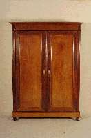 Schrank, Holland, um 1880, Korpus Weichholz, Eiche und Mahagoni massiv, Mahagonifurnier, auf KugelfÜßen, seitlich gerillt, 2 große TÜren mit ...