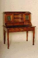 Schreibtisch mit Aufsatz, deutsch, um 1900, Korpus Weichholz, Nußbaumfurnier, eckige Hochbeine, gerillt, 2 Schubladen, Schreibtischplatte mit ...
