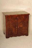 Halbschrank, deutsch, um 1880, Korpus Weichholz, Mahaogni massiv, Mahagonifurnier, Inlets gespiegelt, poliert und lackiert, Gebrauchsspuren, ...