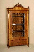 Glas- bzw. BÜcherschrank, mitteldeutsch, um 1870, Korpus Weichholz, Mahagonifurnier, auf Rahmen gearbeitet, Ecken abgeschrÄgt, aufgesetzte ...