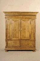 Bauernschrank, deutsch/Westfalen, um 1800, Eiche massiv, Front, Kopf und Fuß auf Rahmen gearbeitet, aufgesetzte Leisten, 3- bzw. 4-fach getreppt, ...