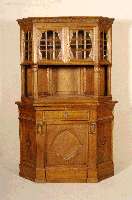 Eckschrank, deutsch, um 1900, Korpus Weichholz, Eiche massiv, Eichefurnier, unten 1 TÜr mit zurÜckgesetzten FÜllungen, 1 Schublade abgesetzt mit ...