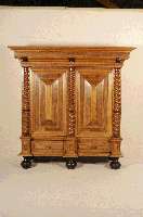 Kissenschrank, Holland, um 1760, Korpus Eiche massiv, Palisanderfurnier, sogenannte Kissen, gut ausgearbeitet, mit aufgesetzten Leisten, massive ...