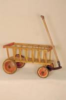 Leiterwagen, Steiff, 2. HÄlfte 20. Jh., Holz , teilweise rot gefasst, auf AblageflÄche Steiffemblem, Altersspuren, bespielt, ca. 30 x 63 x 35 cm, ...
