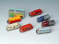 Konvolut Schuco Varianto Elektro-Autos, 50er Jahre, Blech, Bus von Shell, Patent-Nr. 3116 , im orig. Karton, Krankenwagen Nr. 3043, Feuerwehrauto ...