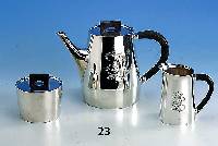 Kaffeekanne, Sahnegießer und Zuckerdose, deutsch Bruckmann Heilbronn, 925er Silber, total ca. 860 g, Haben und Griffe Holz, Bes.-Monogr. I. L. ...