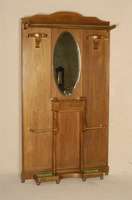 Flurgaderobe, deutsch, um 1918/20, Korpus Weichholz, Eichefurnier, aufgesetzte sparsame Schnitzerei, mit Rahmenleisten, Handschuhfach, ...