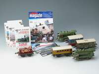 Eisenbahn, Frankreich, 30er Jahre, Blech, zwei Loks mit Tender, 1 Personenwagen, 1 GepÄckwagen, 1 KÄfigwagen, 2 GÜterwagen mit FÄssern, 2 ...