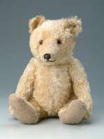 Steiff-BÄr, Anfang 30er Jahre, mit Knopf ohne Fahne, blonder Mohair, AbnÄhungen an Pfoten sek., alter Filz darunter vorhanden, ursprÜngl. mit ...