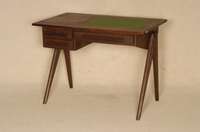 Schreibtisch, England, um 1920, Hartholz dunkel gewachst, drei Schubladen, eingelassene ArbeitsflÄche, restaurierter wohnfertiger Zustand, ca. ...