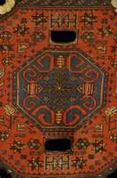 Meshgin Satteldecke, Persien, um 1900, Wolle auf Wolle, ca. 74 x 73 cm, Schätzwert: 1500.- EURO, EHZ: 4