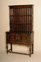 Anrichte mit Tellerboard, Belgien/England, um 1900/10, z.T. auf Rahmen gearbeitet, Eiche massiv, Untergestell mit reicher Drechselarbeit, ...