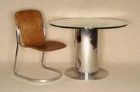 Designertisch, deutsch, 70er/80er Jahre, SÄule Metall verchromt, z.T. gerieft, aufgelegte Glasplatte, durch ihr Gewicht haltend, einfachste ...