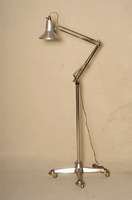 ArtDeco-Stehlampe, England, um 1930, seltene Multifunktionsleuchte, mittels aufwendigem Feder- und Gelenksystem einfach verstellbar, ...