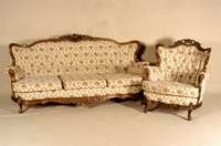 Sitzgarnitur, Italien, im Barockstil, bestehend aus Sofa und 2 Sesseln, original Polsterung, RÜckenlehne mit schÖner Schnitzerei, schÖnes ...