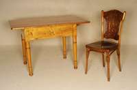 Bauerntisch, deutsch, um 1840/90, runde Beine Buche massiv, sparsame Rillenverzierung, Zarge bzw. Kasten Buche und Kirschbaum massiv, Platte ...