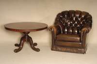 Runder Couchtisch, England, um 1860, viktorianisch, Mahagoni massiv, balusterfÖrmiger Fuß, 4-fach ausladend, ursprÜnglich wohl 10 cm hÖher, ...