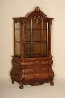 Barockstilvitrine, Holland, nach altem Vorbild, Korpus Weichhoz/Hartholz, Wurzelnußfurnier z.T. gespiegelt, schÖnes Furnierbild, Kanten ...