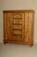 BÜcherschrank, deutsch, um 1920, ArtDeco, Korpus Weichholz, Birkefurnier, leicht geflammt, MitteltÜr verglast, Einlegebretter vorhanden, ...