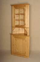 Eckschrank, deutsch, um 1960, Weichholz, Kiefer, auf Rahmen gearbeitet, Vitrinenteile versprosst, Inlets getreppt bzw. doppelt getreppt, schÖnes ...