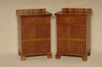 2 NachtschrÄnkchen, deutsch, um 1925, ArtDeco, Korpus Weichholz, Nußbaumfurnier, neu lackiert, Gebrauchsspuren, ca. 75x49x38 cm