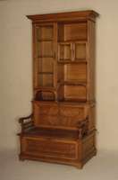 BÜcherbank, deutsch, um 1890, Weichholz/RÜster massiv, eckige Beine mit Auskehlungen, FÜllungen im gothischen Stil, SitzflÄche aufklappbar, ...
