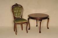 4 StÜhle, Italien, um 1960, Louis-Philippe-Stil, Nußbaum massiv, FÜße und RÜckenlehne elegant gebogen, Polsterung und Bezug original, ...