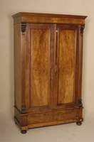 Kleiderschrank, deutsch, um 1900, Weichholz, Nußbaum massiv, Nußbaum- bzw. Wurzelnußfurnier , 2-tÜrig mit Rahmenkonstruktion, Inlets in massivem ...