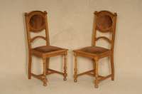 4 SpeisezimmerstÜhle, SÜdfrankreich, um 1880/90, Eiche massiv, Beine verstrebt, Drechselarbeit, RÜcken versprosst, Kartusche mit ...