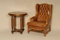 Beistelltisch, deutsch, um 1910, Korpus Weichholz, Eiche massiv, Eichefurnier, 4 gedrechselte Beine, kanneliert, auf KugelfÜßen, Ablagefach, neu ...