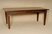 Tisch, im englischen Stil von 1910, Teakholz massiv, eckige Beine, Zarge massiv, 2 Schubladen, passend in jede LandhauskÜche, Gebrauchsspuren, ca. ...