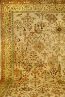 Uschak,TÜrkei,um 1920,Wolle auf Baumwolle ca.542 x 375 cm,SchÄtzwert:8500 EURO EHZ: 3 (2Ecken beschÄdigt).Der schÖne hell farbende Fond ist ...